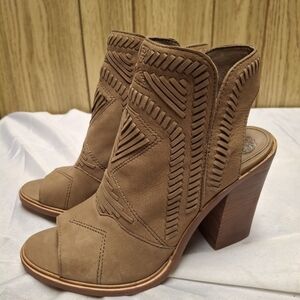 New Vince Camuto Women shoes Sz 7.5 M KARINTA Suede Booties Heels 4"  Leather
